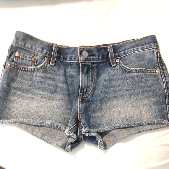 Levi Strauss & Co Denim Shorts in Size 26 - Picture 1 of 7